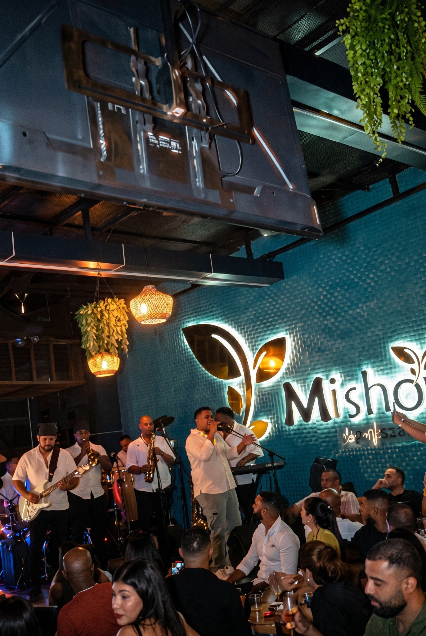 Presentación musical en Mishou